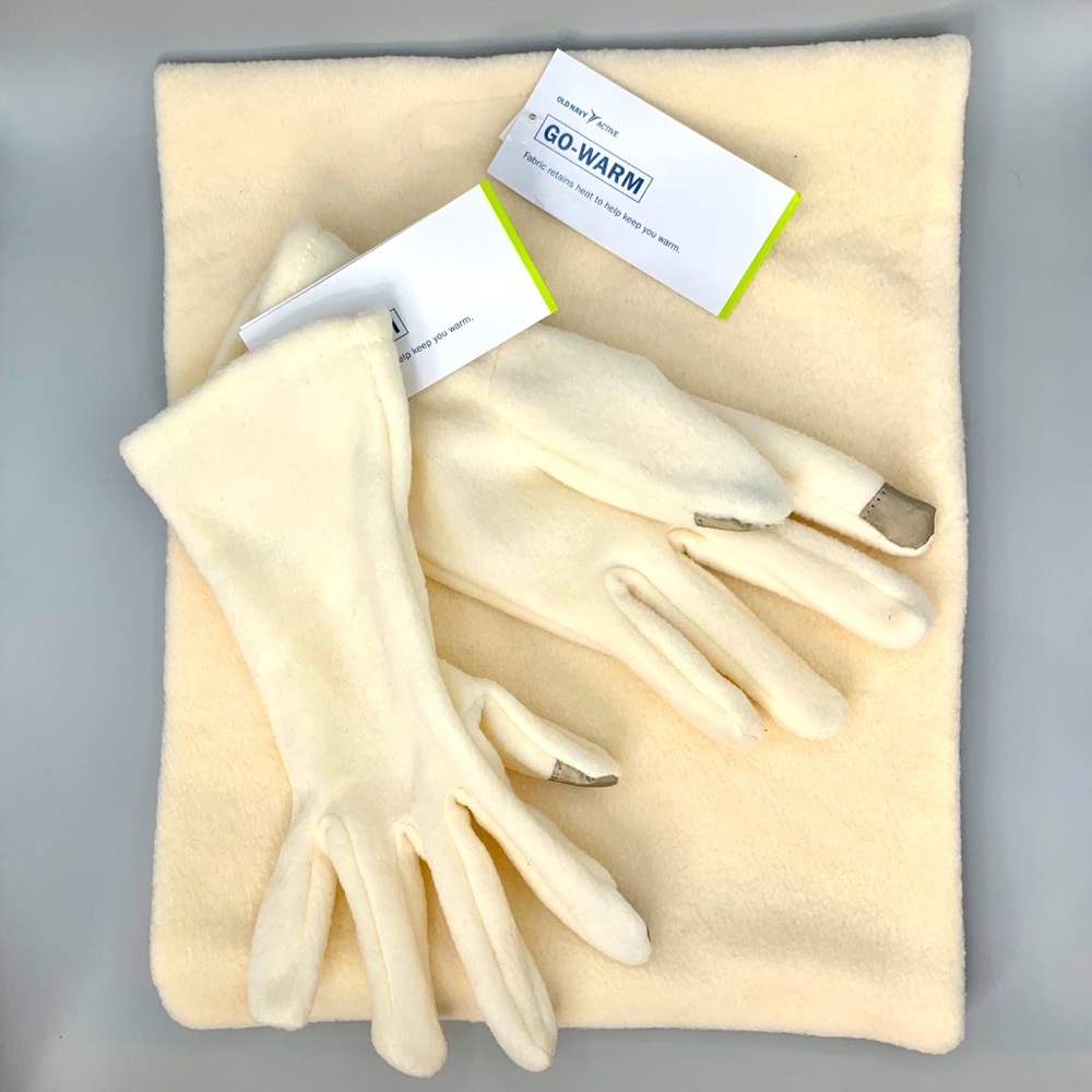 Old Navy neck collar & gloves set
